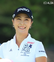 ゴルフ　女子　韓国　かわいい